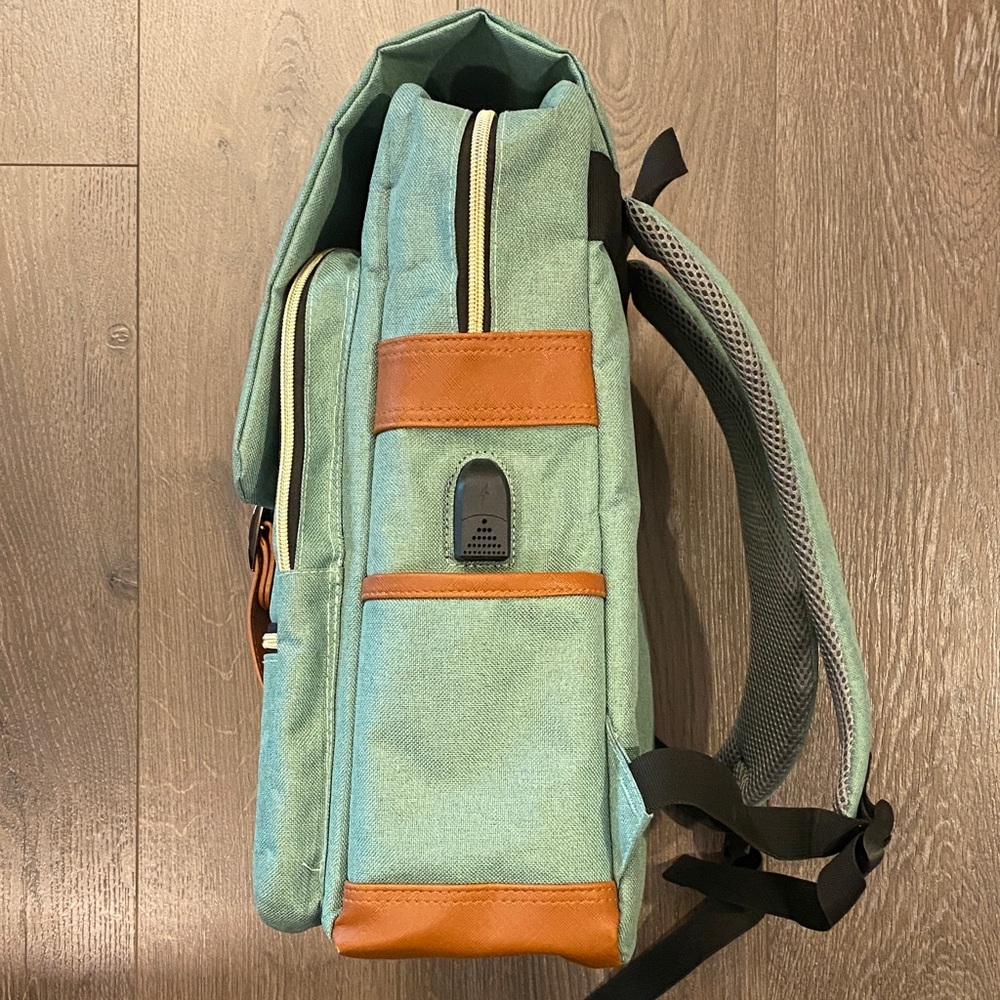 Classy Backpack - Picture 4 of 7